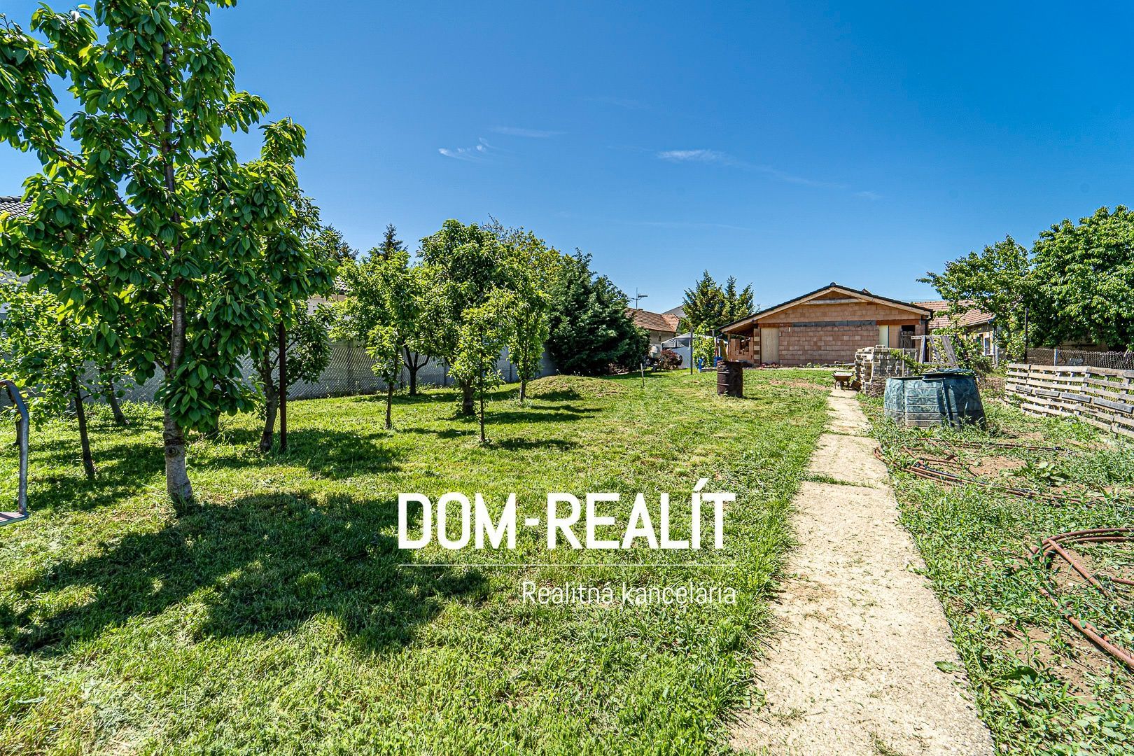 Nehnutelnost DOM-REALÍT ponúka dom s pozemkom v Slovenskom Grobe