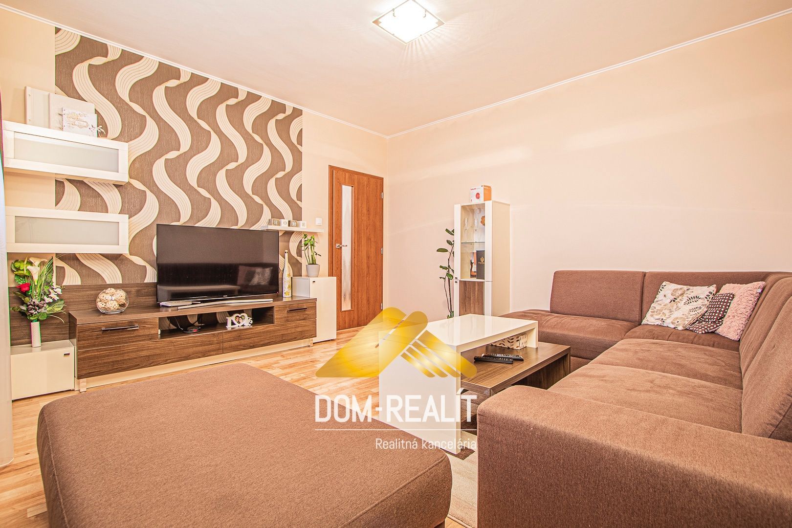 Nehnutelnost DOM-REALÍT ponúka kompletne zrekonštruovaný 3izb byt na Budatínskej ul. v Petržalke