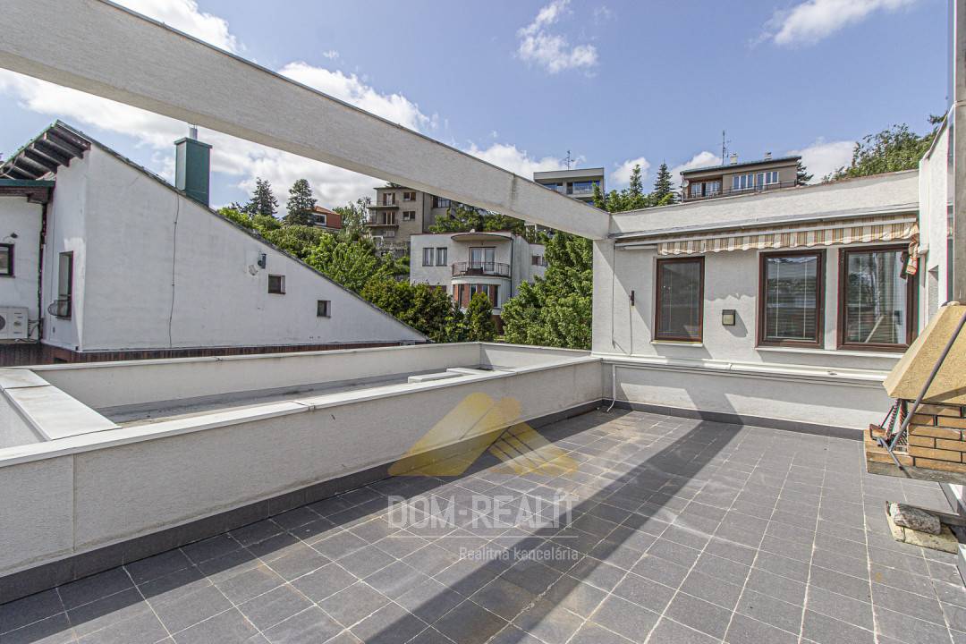 Nehnuteľnosť DOM-REALÍT, - 3,5-izbový byt s veľkou terasou a výhľadom na Hrad