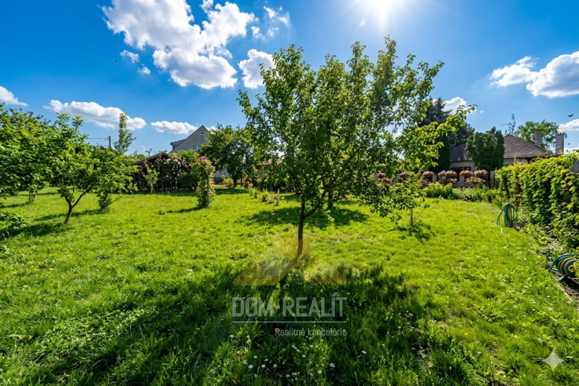 Nehnutelnost DOM-REALÍT / 6+  IZB. DOM / POZEMOK 1747m2