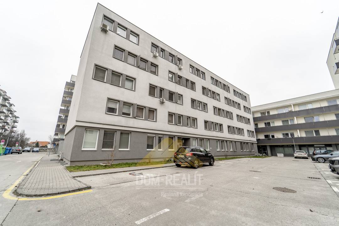 Nehnutelnost DOM-REALÍT,-  ihneď volľný  /zariadený /parkovacie státie