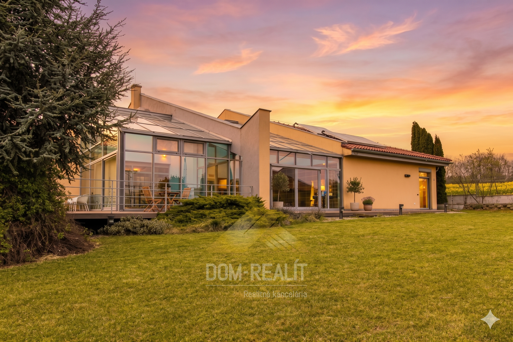 Nehnutelnost DOM-REALÍT / ponúka na predaj 6 izbovú haciendu na pozemku 2175m2 v obci Malý Lapáš