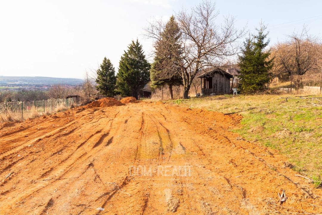Nehnutelnost DOM-REALÍT,  ponúka pozemok na Zobore -Nitra