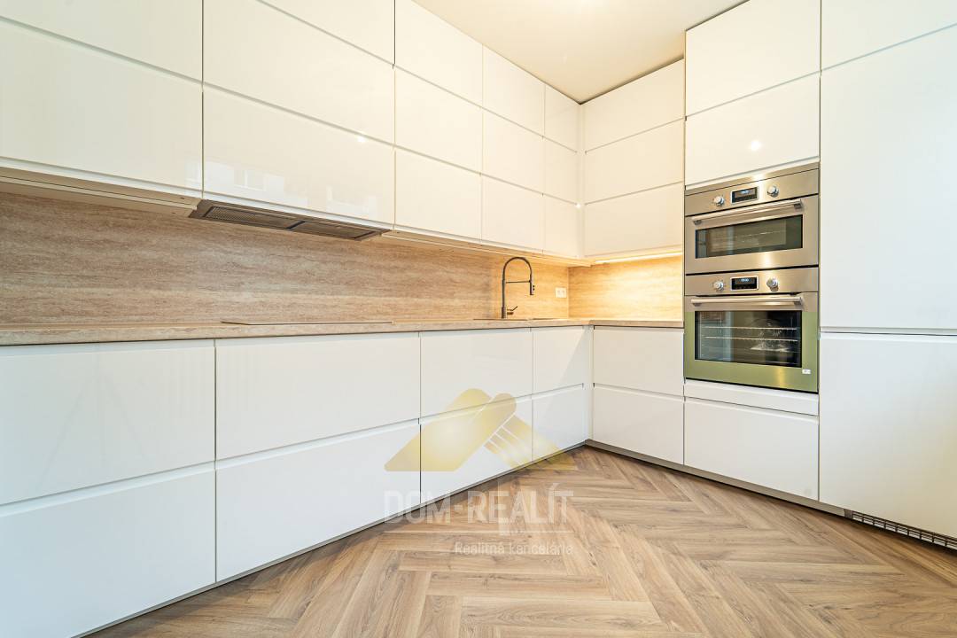 Nehnutelnost DOM-REALÍT ponúka priestranný 3 izbový byt po kompletnej novej rekonštrukcii