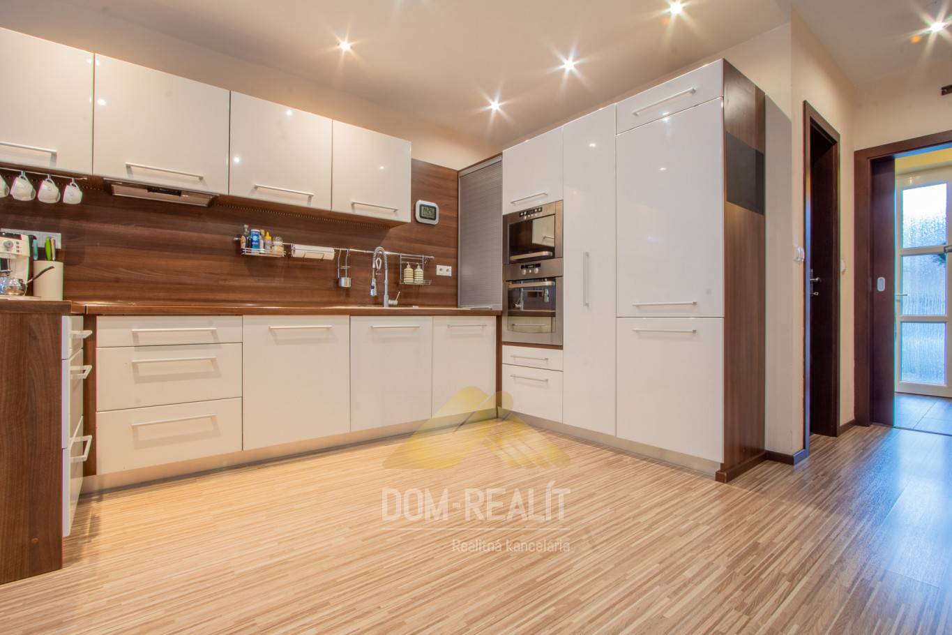 Nehnutelnost DOM-REALÍT ponúka príjemný 4i rodinný DOM s garážou na Borovicovej ulici v Stupave