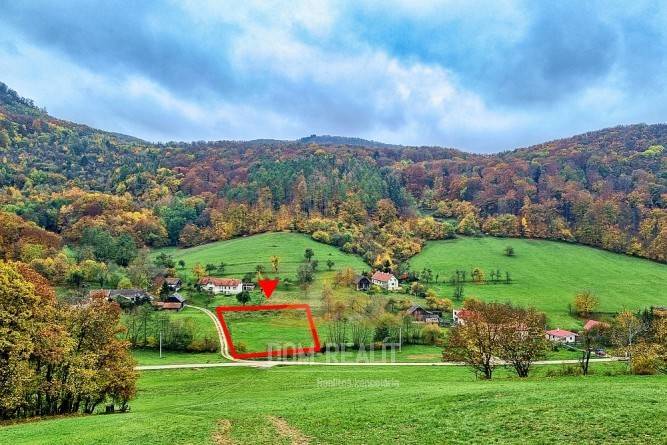 Nehnutelnost DOM-REALÍT ponúka zaujímavý rozľahlý pozemok v Hrádockej doline