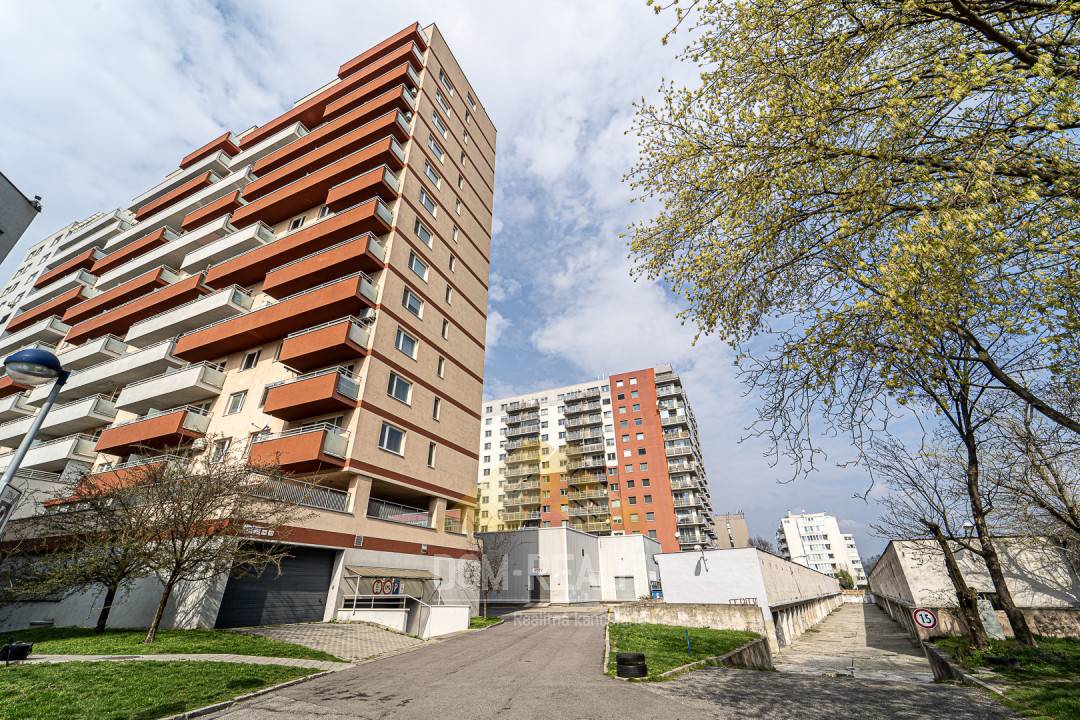 Nehnutelnost DOM-REALÍT, Priestranný 2-izb.byt v projekte SHIP HOUSE